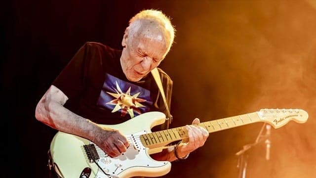 Photograph of Robin Trower