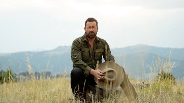 Photograph of Lee Brice