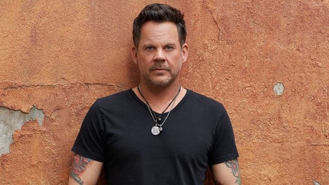 Photograph of Gary Allan