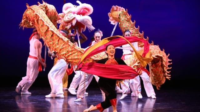 Photograph of Nai-ni Chen Dance Company