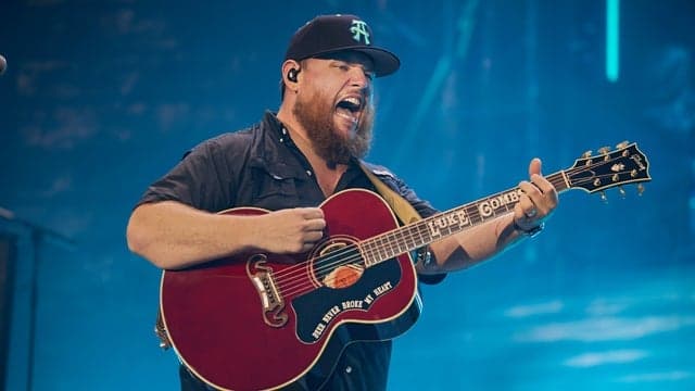 Photograph of Luke Combs